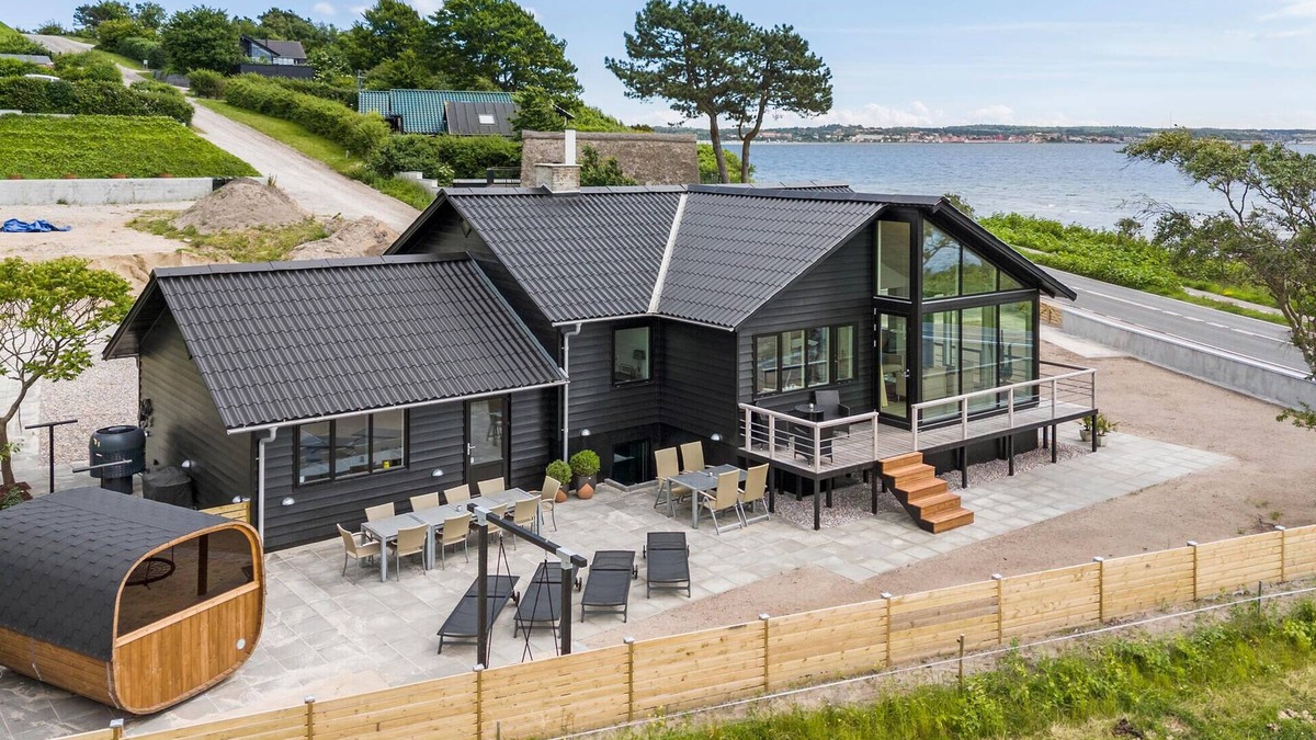 Egsmark Strand House | 7 bedroom cozy home in Ebeltoft