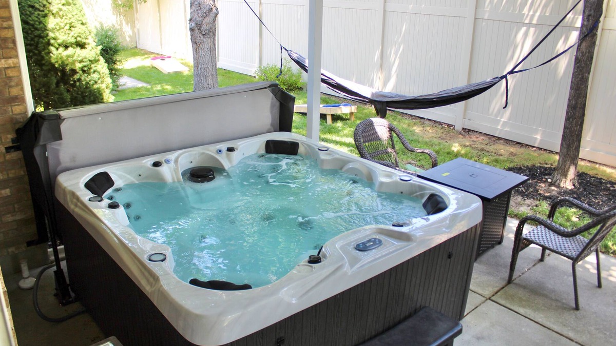 Sandy House | 7-Bedroom Home with Hot Tub – Near Ski Resorts, SLC & Convention Centers