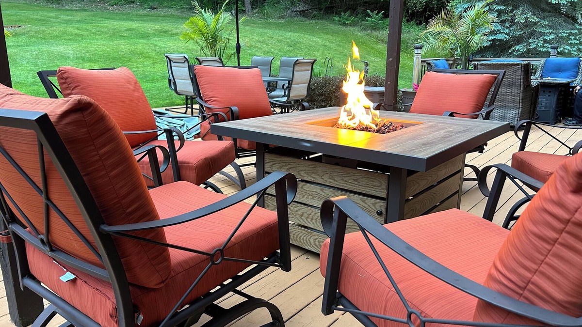 Acme House | 7-Bedroom House with Amazing Deck & Backyard! Near TC, Wineries, Resort, Beach!