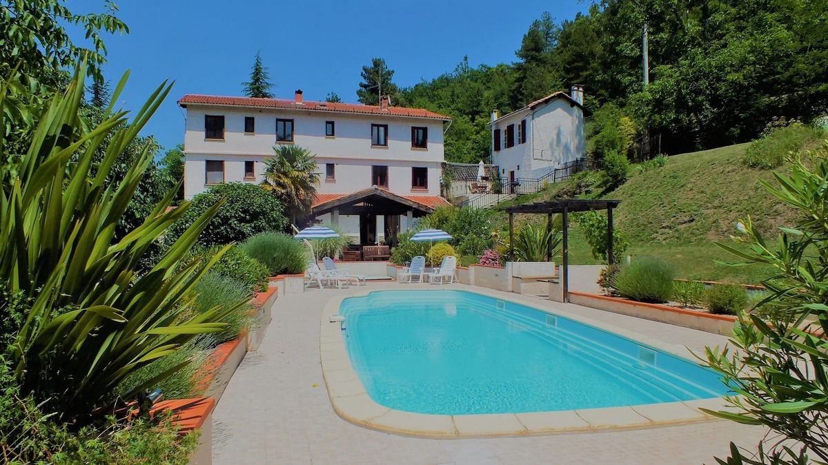 Sahorre House | 7-bedroom house with pool, excellent facilities and stunning mountain views