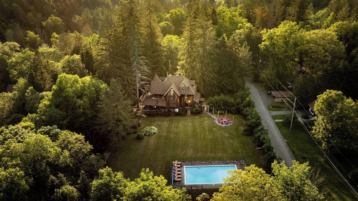 Fleischmanns House | 7-bedroom Mountain Mansion of Belleayre! + POOL, SAUNA, GAME ROOM, AC and MORE