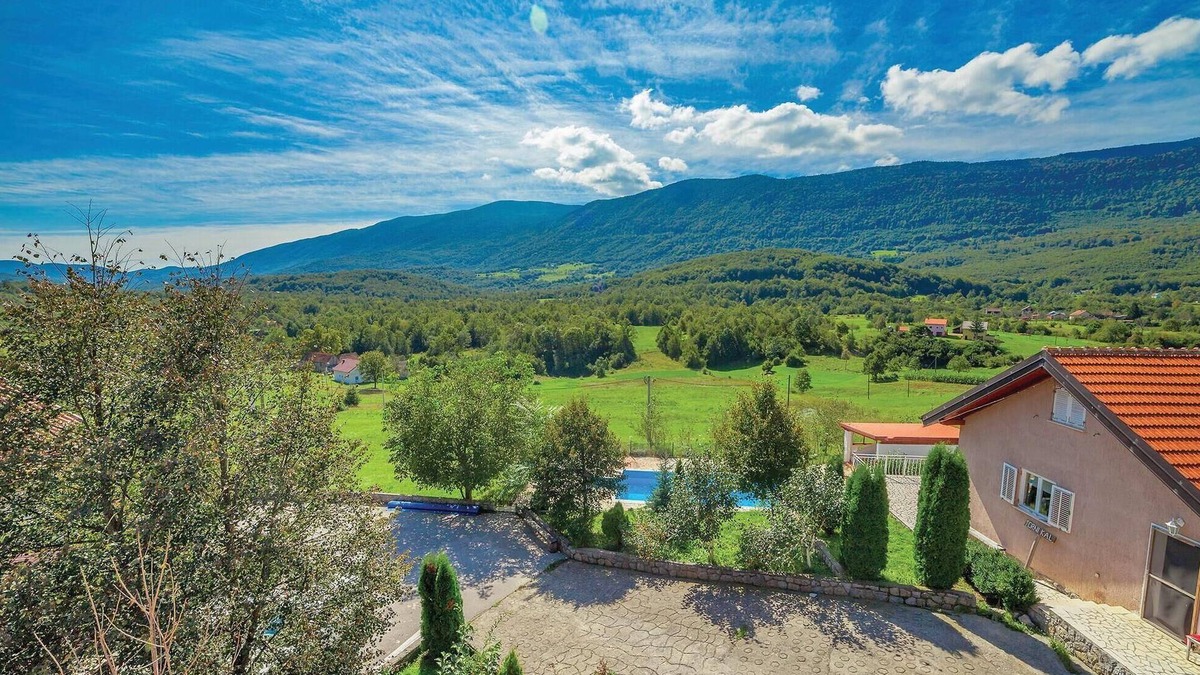 Crni Kal House | 7 bedroom pet friendly home in Crni Kal