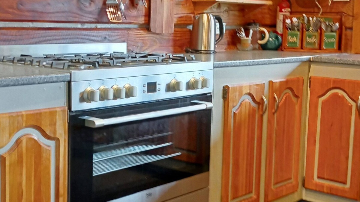 Hamurana Cabin | 7 Bedroom Rustic lodge 45 min to Hobbiton Amazing NZ attractions Groups welcome