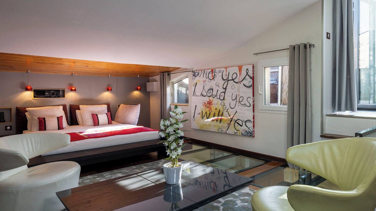 Parc-de-Montsouris House | 7 bedroom townhome in brilliant Paris with AC, fitness room, WiFi, Art