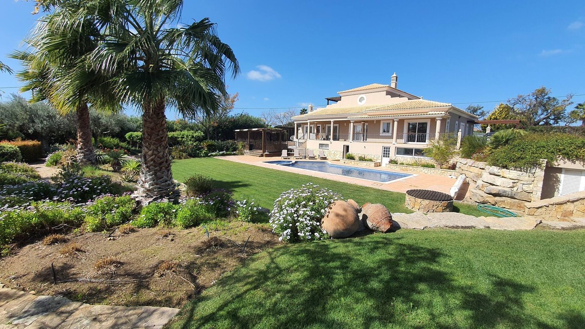 Ferrarias Villa | 7 Bedroom Villa set in a large private plot near Vale do Lobo & Quinta do Lago