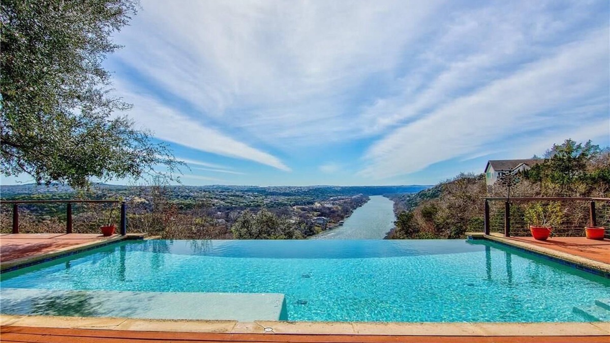 McNeil House | 7 Bedrooms 5 full bath & 2 1/2 Bath Lake Austin Estate