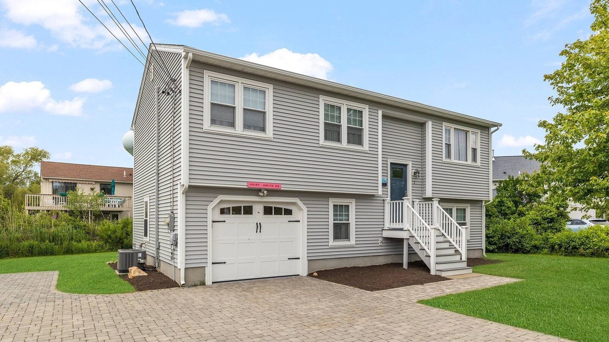 Narragansett House | 7 Bedrooms, A/C, 3 Beaches within 2 Miles, Sleeps 14
