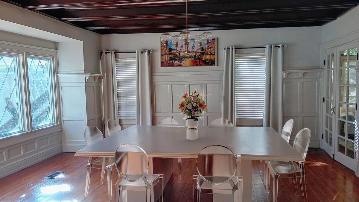 Gentilly Terrace House | 7 Beds- 2 Kings & 5 Queens! Buy 2 Nights-Get 1 Night FREE during Essence Fest!