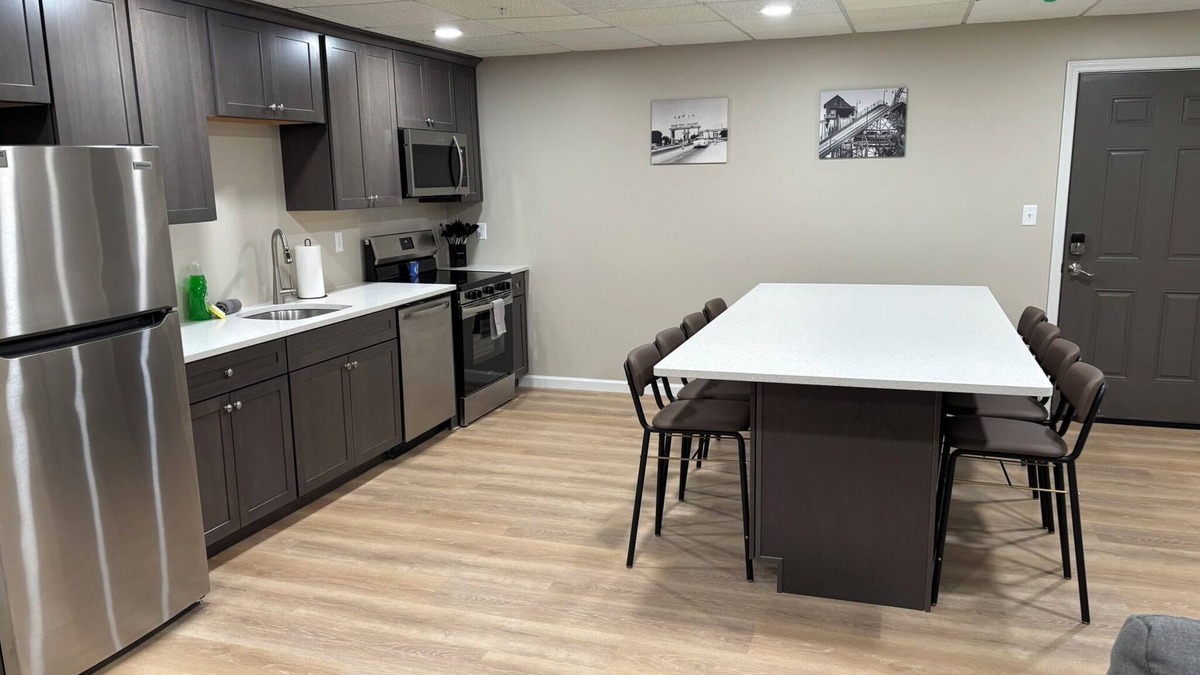 Sandusky Condo | 7 Beds-Sleeps 10-Vintage Amusement Suite