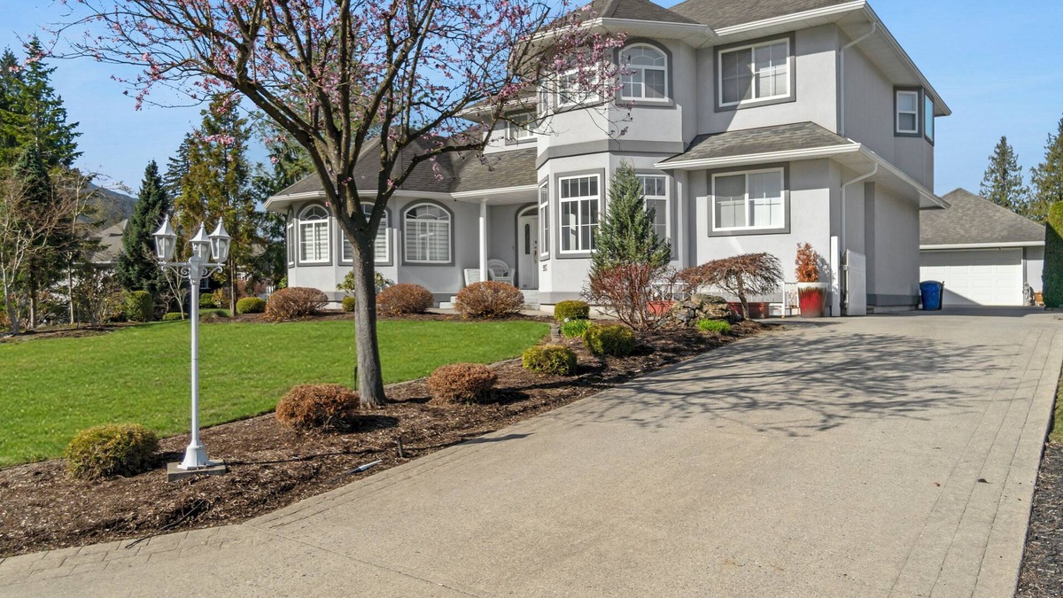 Popkum House | 7 BR House With Pool & Hot Tub Near Harrison