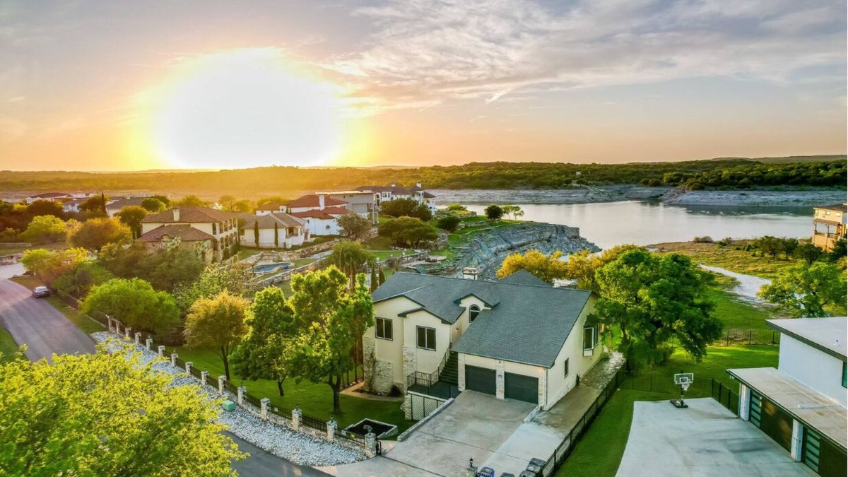 Highland Lake Estates House | 7 BR Lakefront Estate-sleeps 14 adults+6/8 kids,boat dock,cliff jump+kayaks
