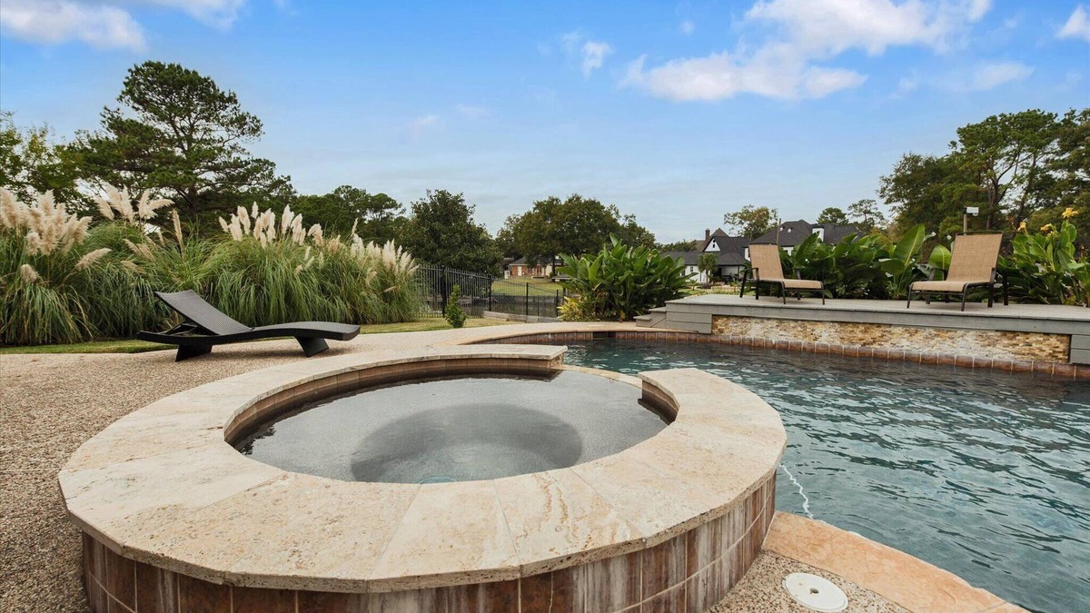 Atascocita House | 7-BR Lakeside Bliss Pool & Spa 30 Mins Downtown SG1