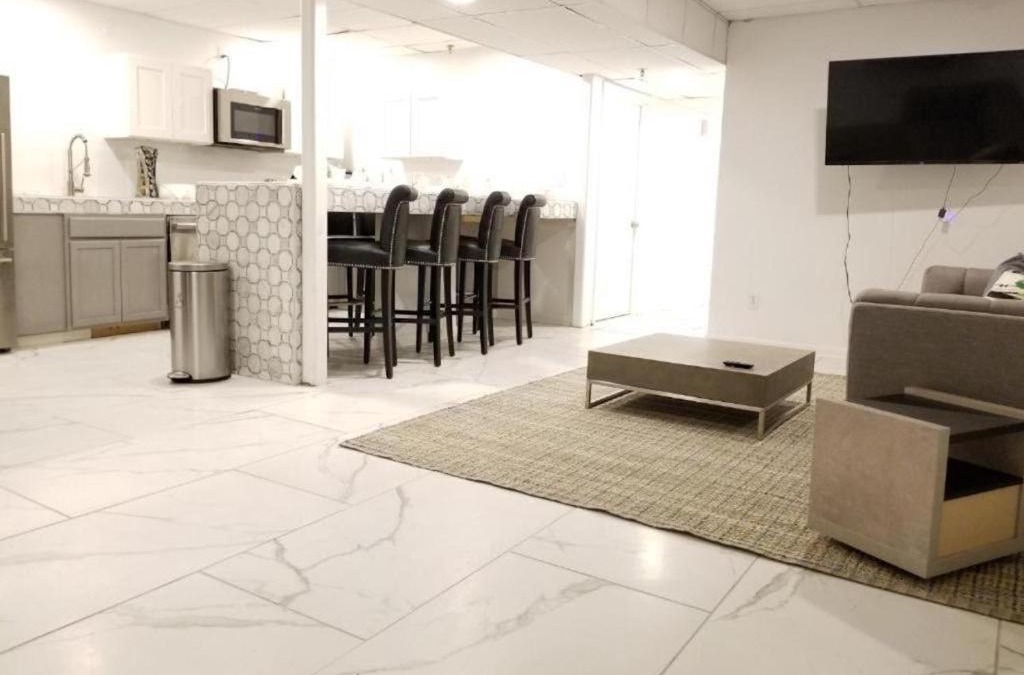 Seabrook Hotel | 7 BR- Sleeps 15! Famous Lakefront Amazing Property!