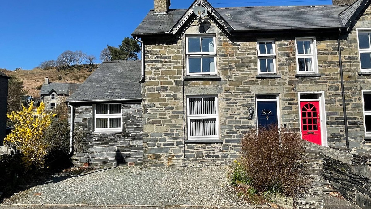Dolwyddelan Cottage | 7 CASTLE TERRACE, pet friendly, with open fire in Dolwyddelan