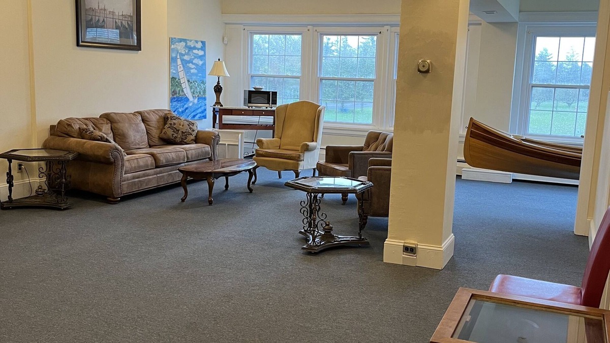 Derby Bed & Breakfast | 7 GUEST ROOMS - SUNCLIFF FAMILY SUITE ON LAKE ERIE!nFootball & Family Fun!