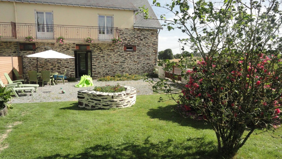 Conquereuil House | 7 km from DERVAL, stone house 4/5 adults + 1 baby. INTERNET BOX.
