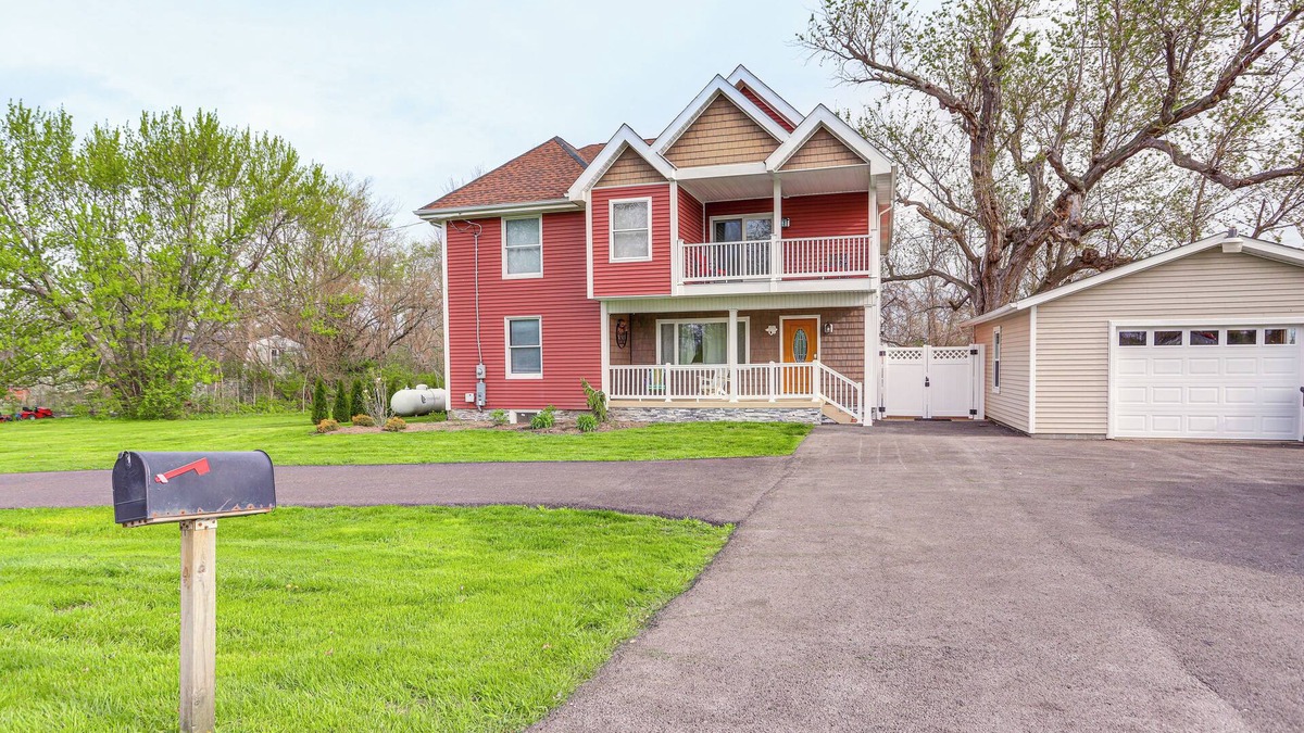 Sandusky House | 7 Mi to Cedar Point: Retreat w/Hot Tub & Gazebo