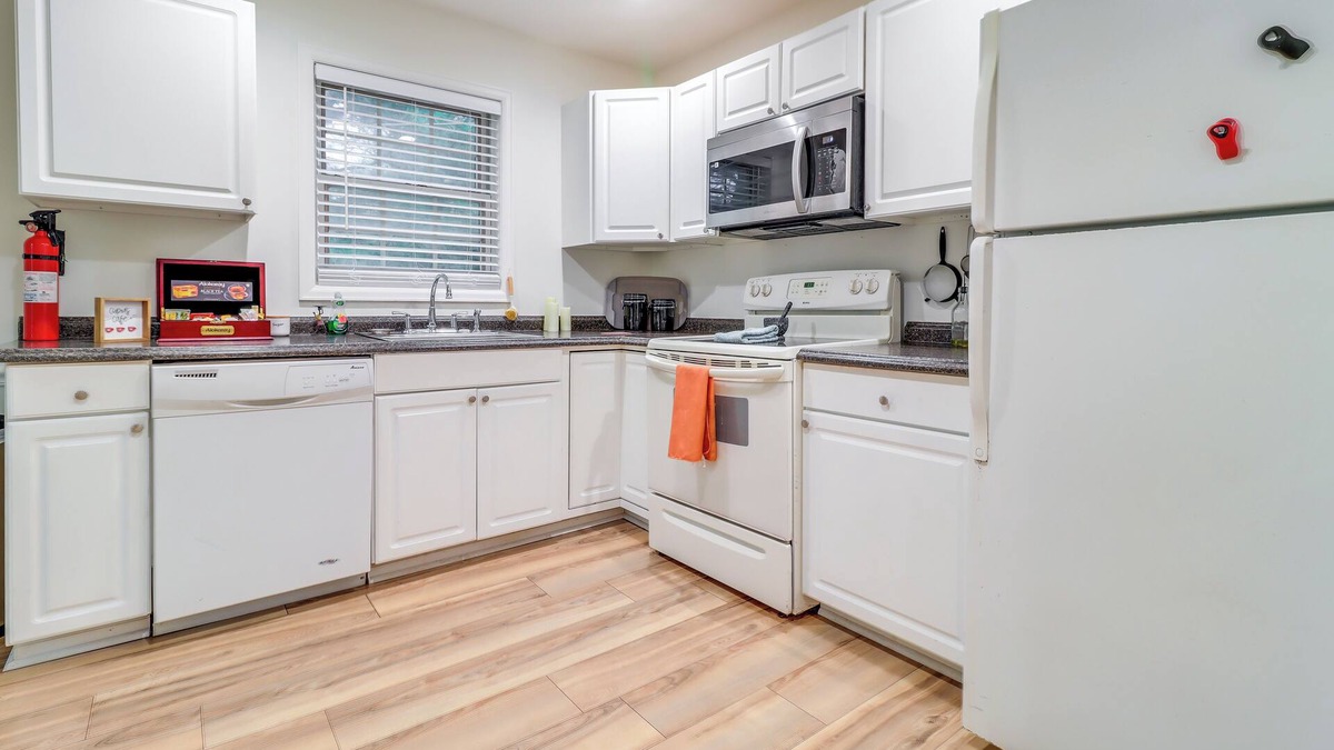 Bedford Apartment | 7 Mi to Downtown: Toledo Apt Near Franklin Park