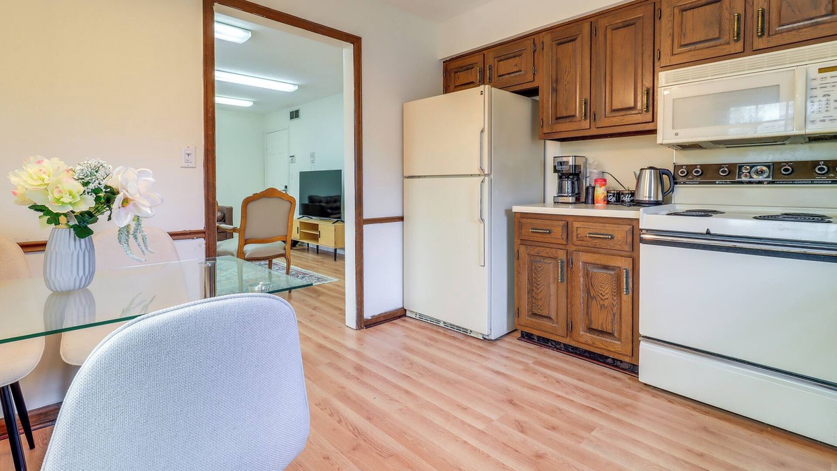 Bedford Apartment | 7 Mi to Downtown Toledo & Riverfront: Cozy Apt!