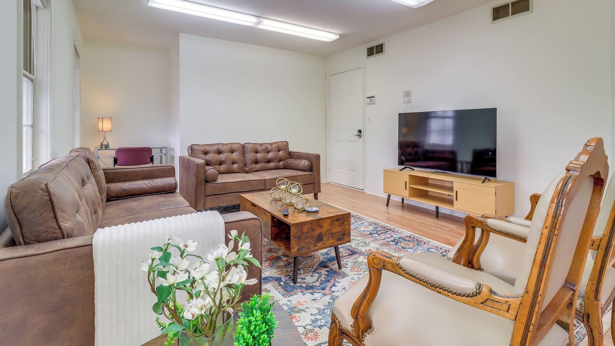 Bedford Apartment | 7 Mi to Downtown Toledo & Riverfront: Cozy Apt!
