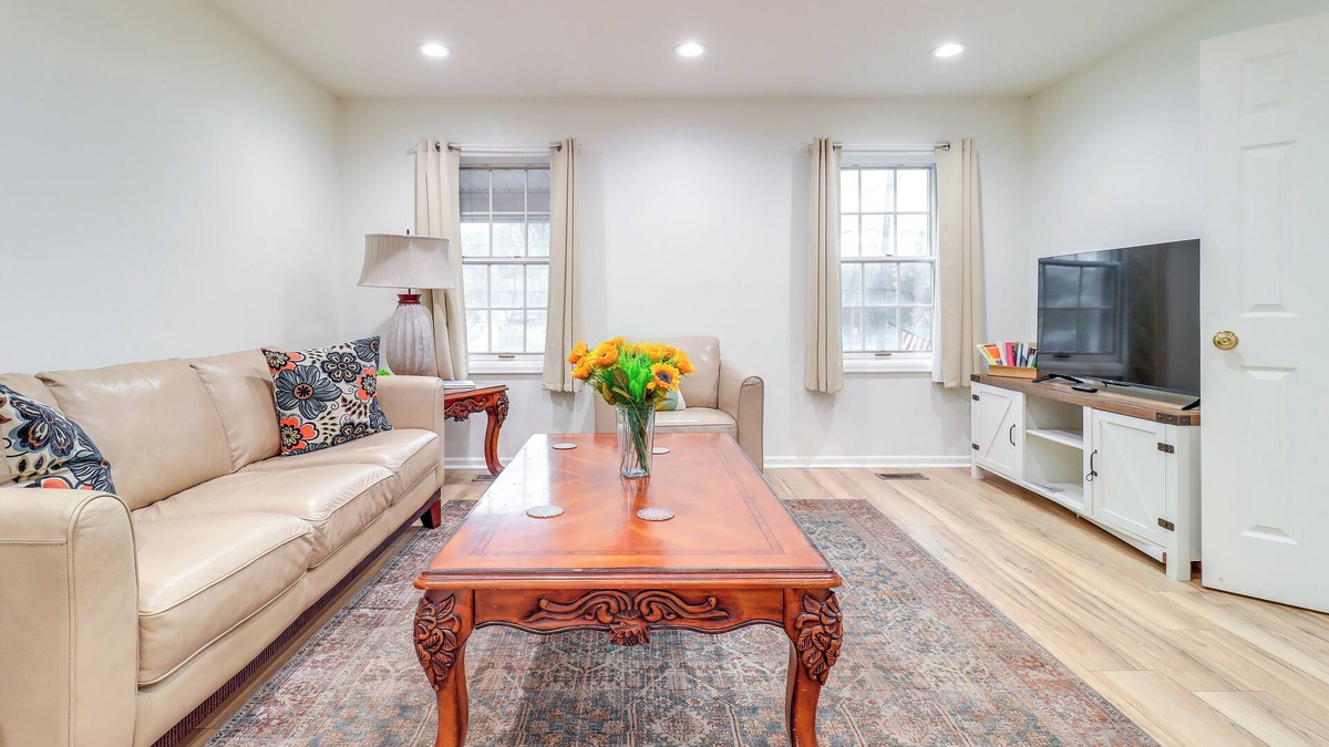 Bedford Apartment | 7 Mi to Downtown: Toledo Apt Near Franklin Park