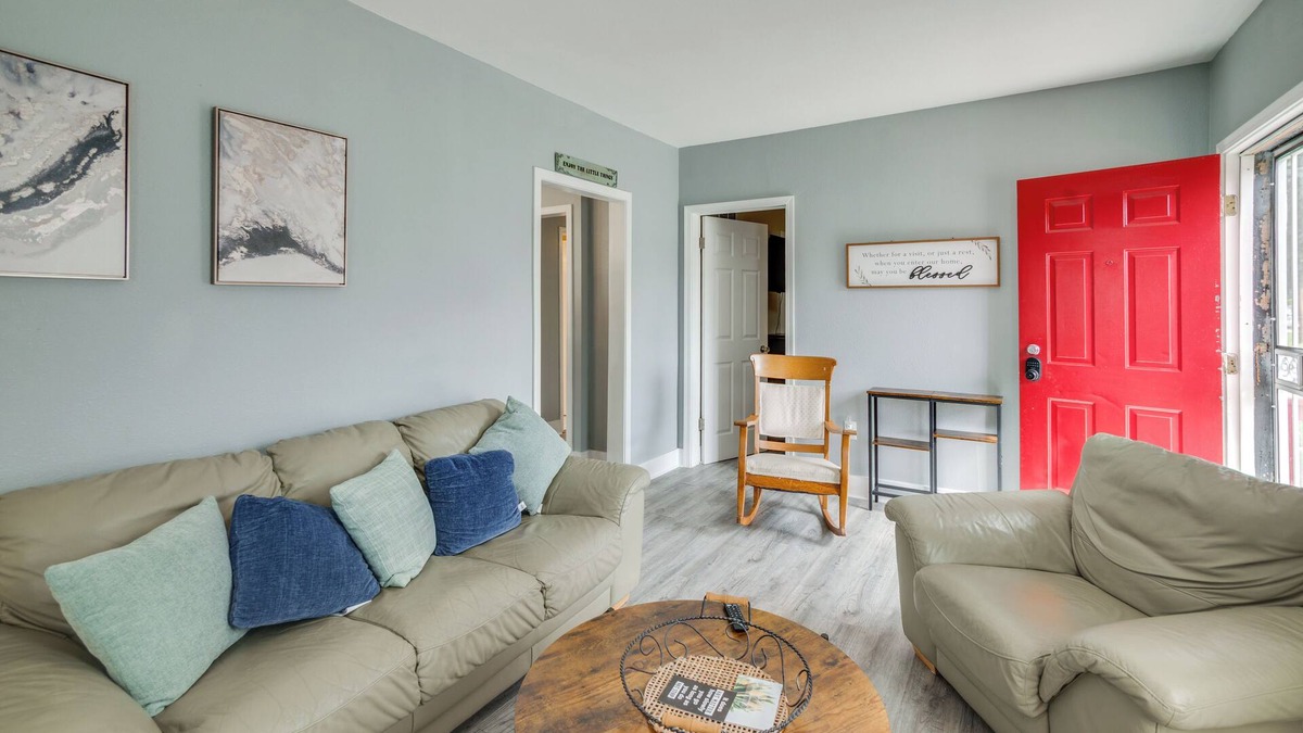 Milwaukee House | 7 Mi to Historic Third Ward: Home in Lincoln Park!