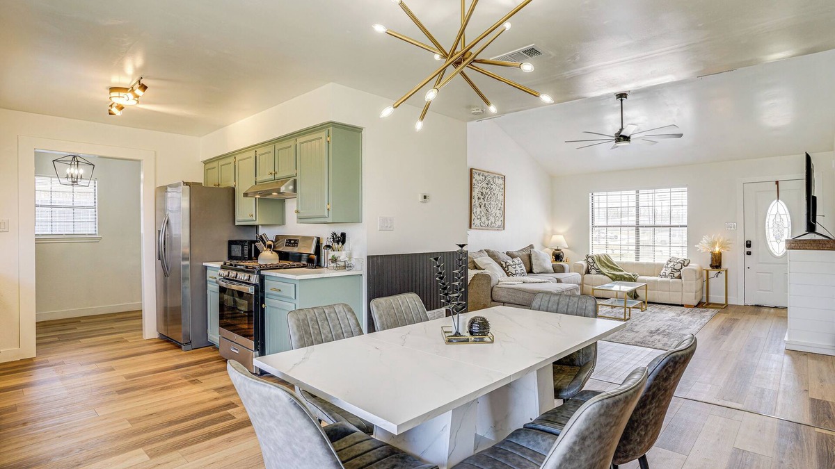Bridgeport House | 7 Mi to Lake Bridgeport: Home w/Yard & Grill!