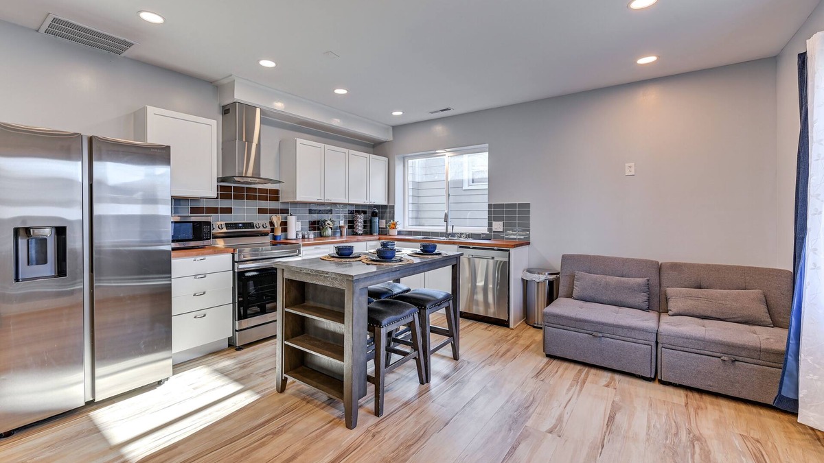 New Albany House | 7 Mi to Louisville: Pet-Friendly New Albany Home
