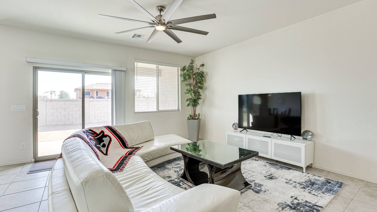 Phoenix House | 7 Mi to State Farm Stadium: Peoria Home!