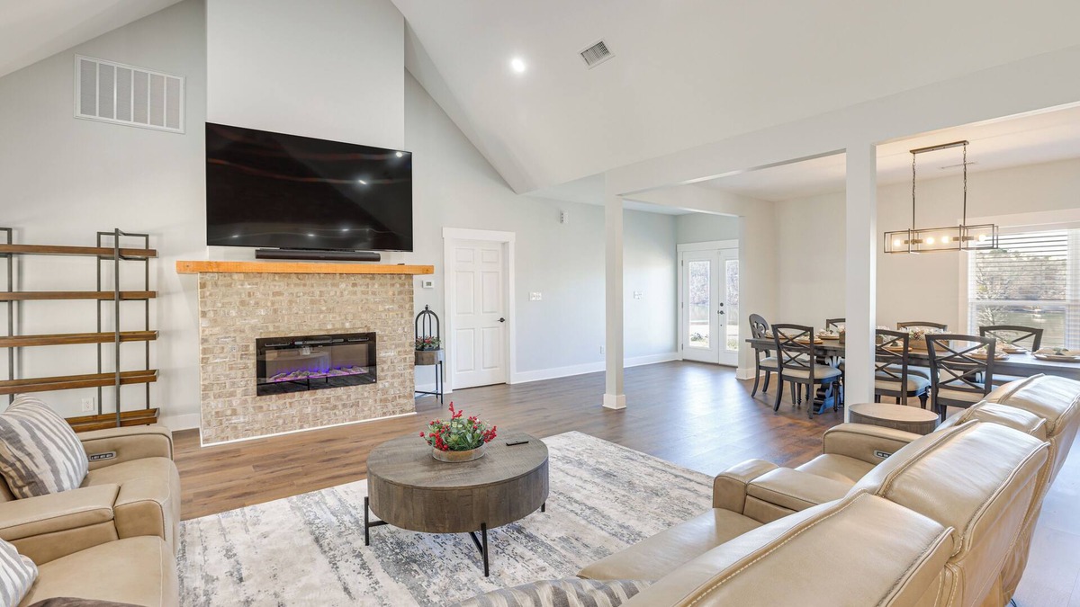 Lincoln House | 7 Mi to Talladega Superspeedway: Home w/Lake View
