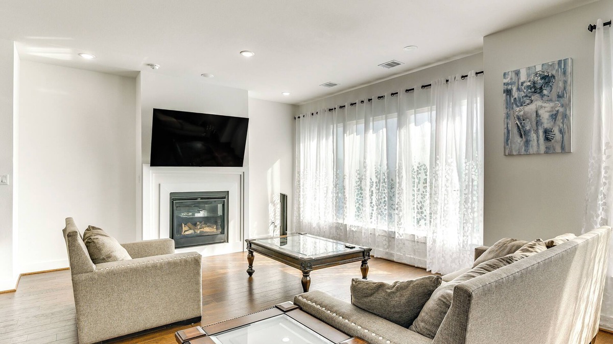 Briarforest House | 7 Mi to The Galleria: Modern Home w/Fenced Yard