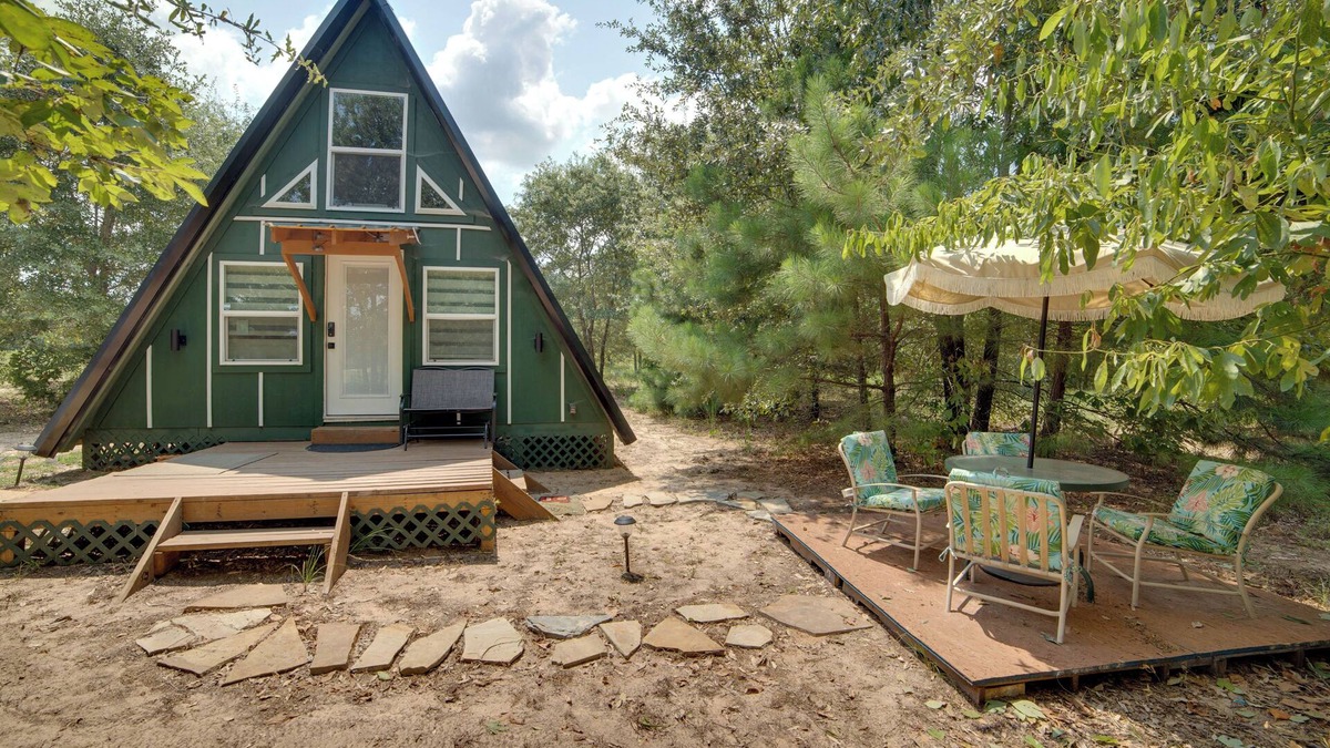 Tyler Apartment | 7 Mi to Tyler State Park: 'A-Game' Cabin