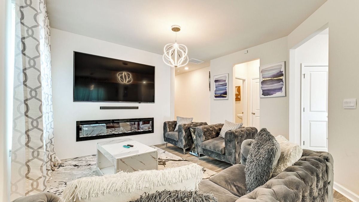 Paw Creek House | 7 Mi to Uptown - Pet-Friendly 2-Story Townhome!