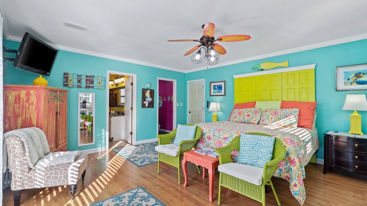 Navarre Cottage | 7 min drive to Beautiful Navarre Beach