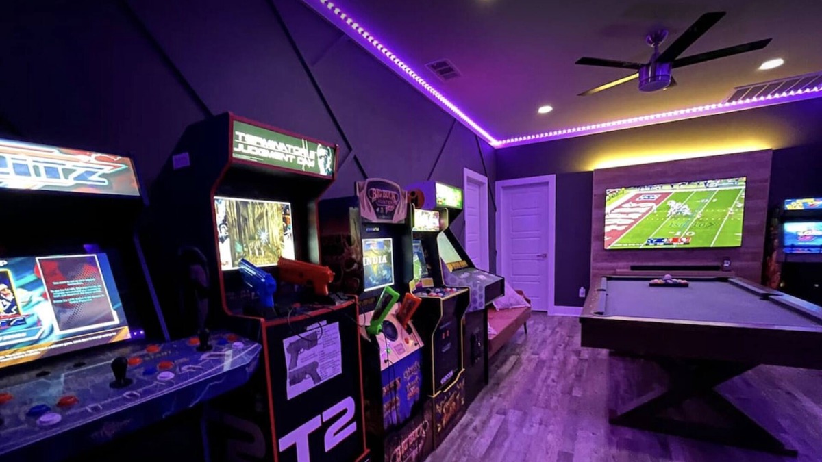 Cedar Crest House | 7 min Dtown | Arcade | Hot Tub | Pool |