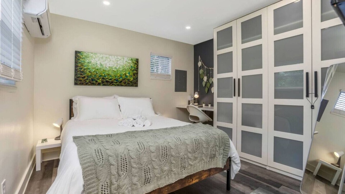 Olde Towne East House | 7 Min to Arena District | Work Friendly | Unit C