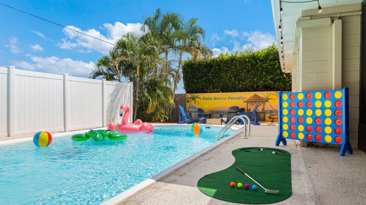 South Pinellas Community Council House | 7 Min to Beach ~ Pool, BBQ & Games Getaway