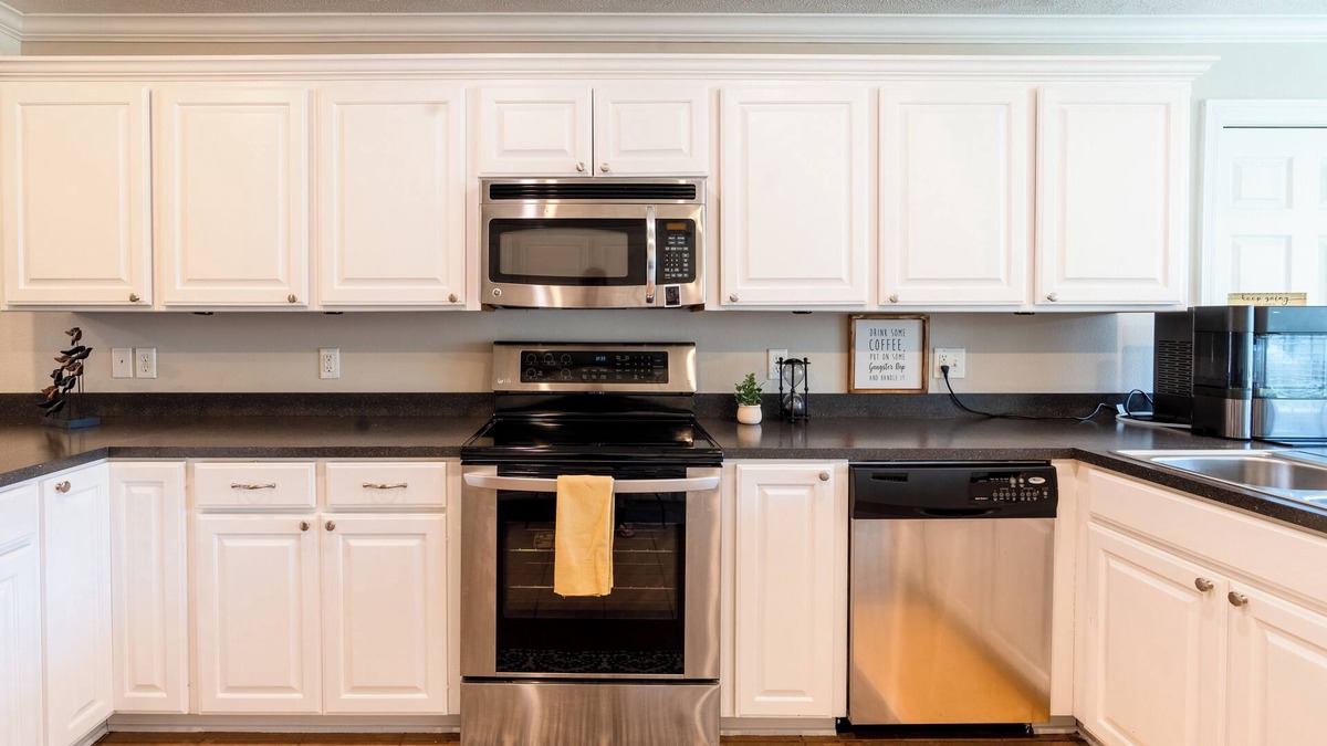 Searcy House | 7 min to Harding University NEW LISTING Feel at home "Compass Retreat Searcy, AR