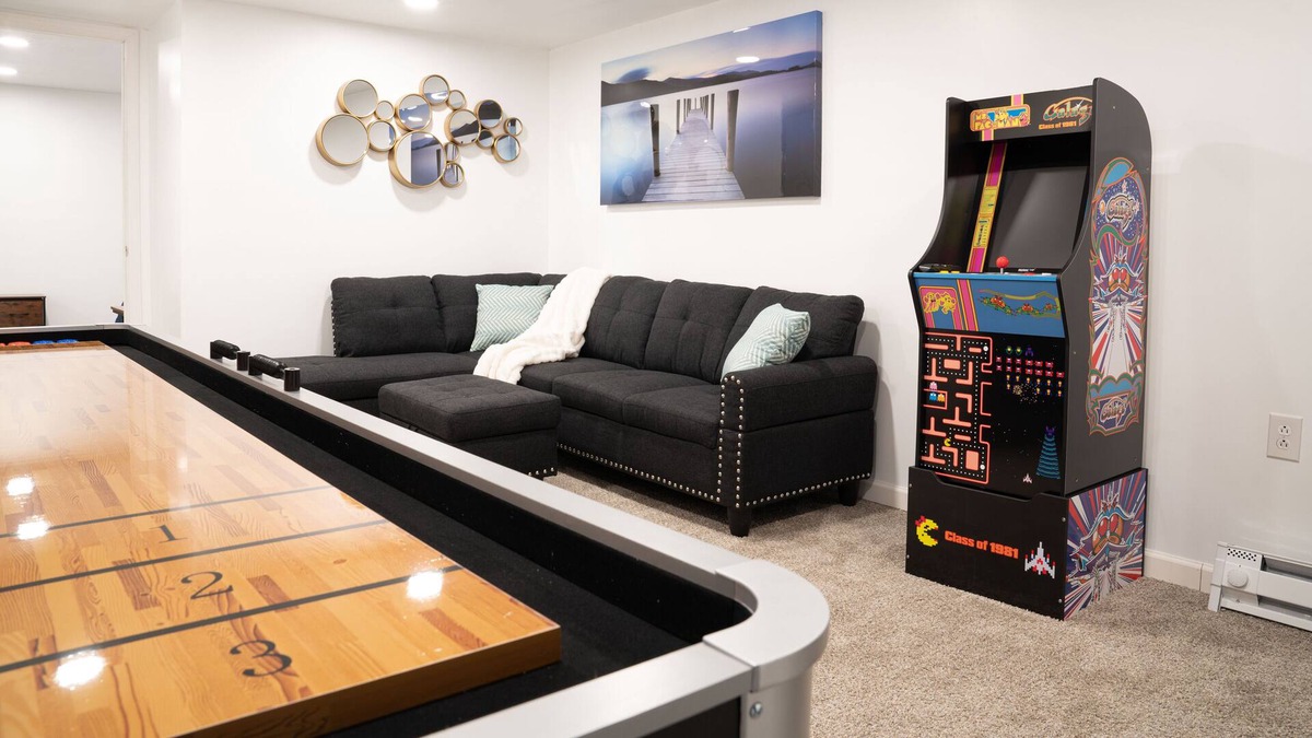 Canton House | 7 min to HOF and Hospitals with Game Room