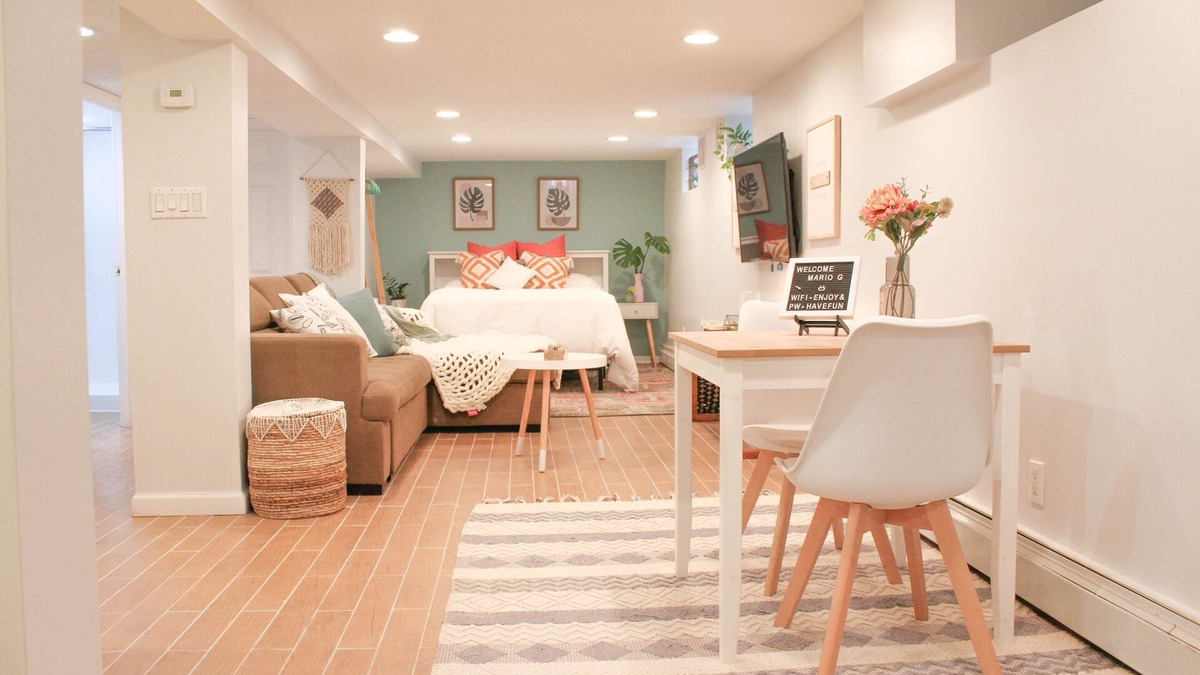 Queens House | 7 Min to Train- New Modern Lower-Level Studio-20 Min to Manhattan