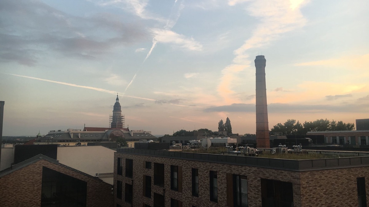 City Centre Apartment | 7 min walk to Old Square-Luxury 3-bedroom modern penthouse with aircon+parking