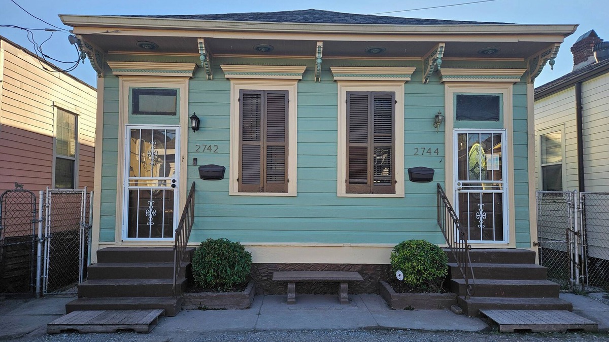 Treme House | 7 MINS FROM FQ! Charming 2-bedroom house within POPULAR New Orleans Area