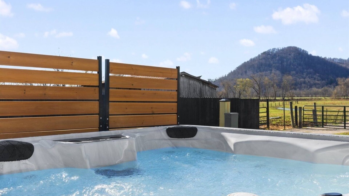 Bowen House | 7 mins RRG | Hot Tub & Pool Table | Nada Tunnel