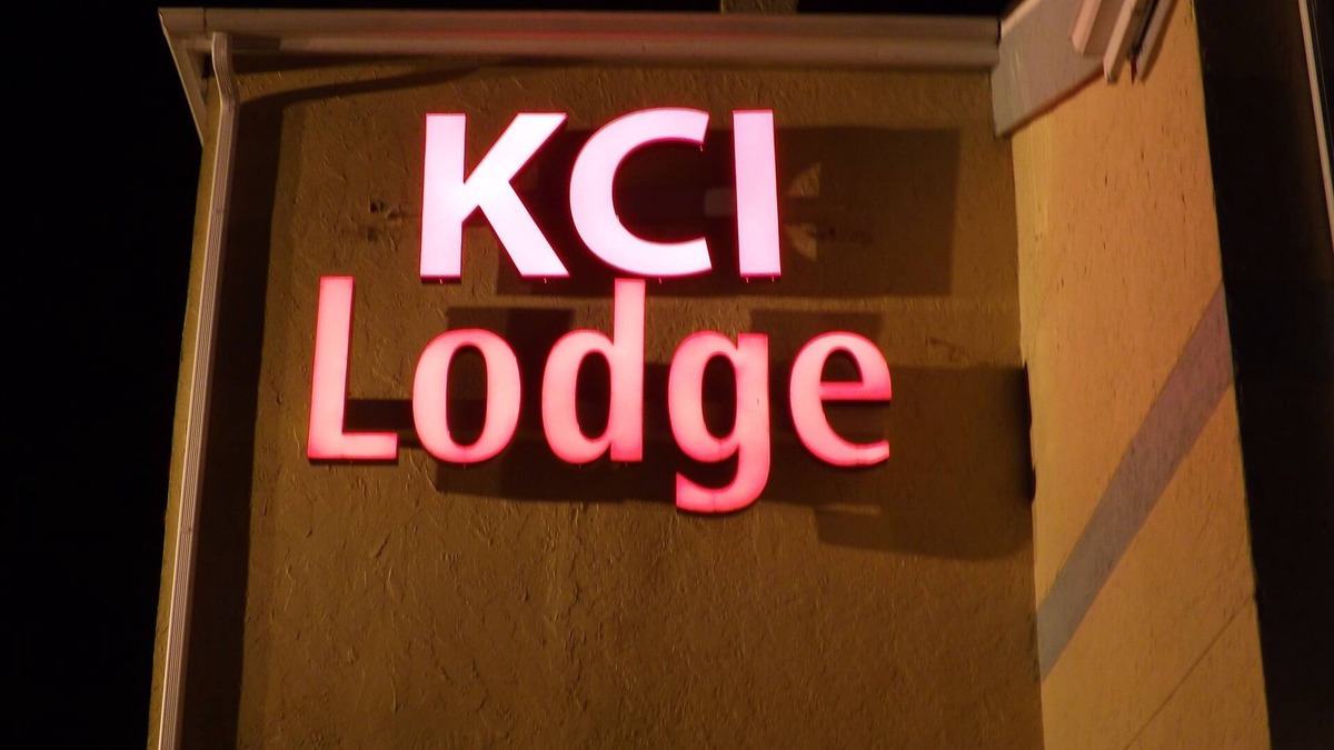 Waldron Hotel | 7 minutes from MCI Airport