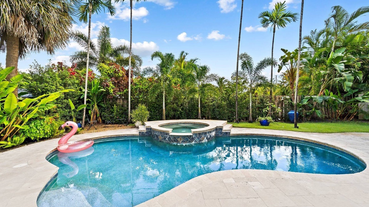 Poinsettia Heights House | 7 Minutes to Beach ~ Saltwater Pool ~ Open Floor Plan