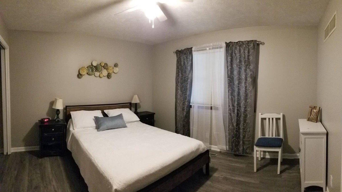 Lincoln House | 7 minutes to downtown, newly remodeled