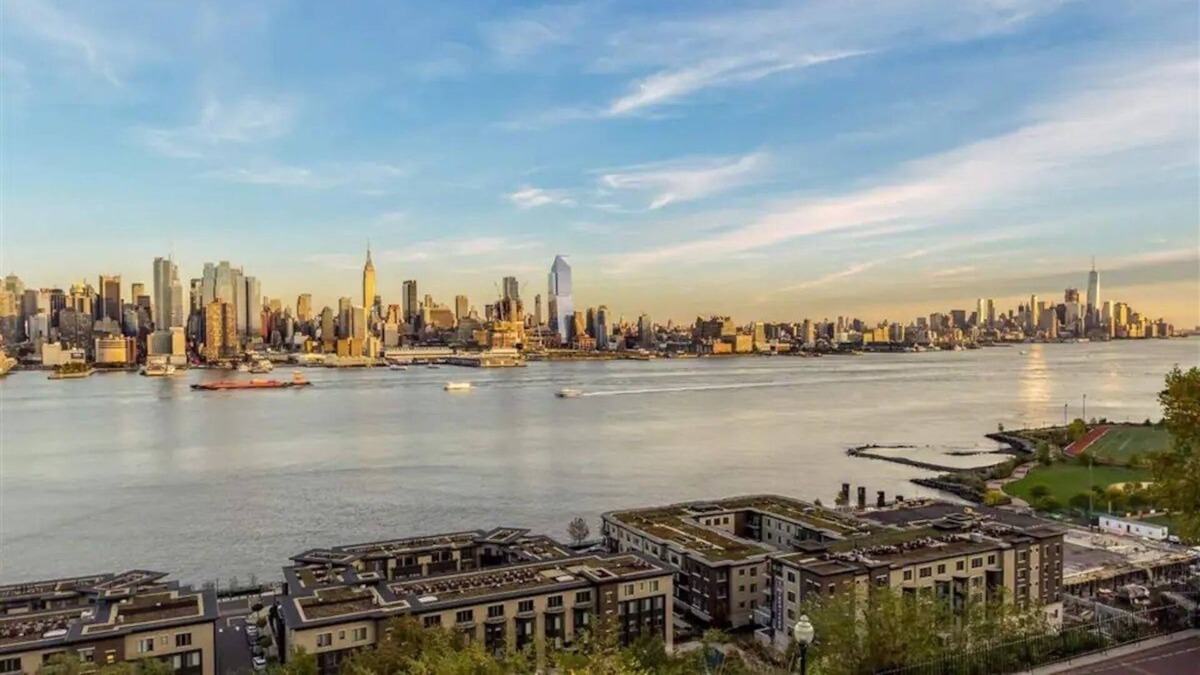 Weehawken Apartment | 7 Minutes to NYC: Superior 1 bedroom Suite