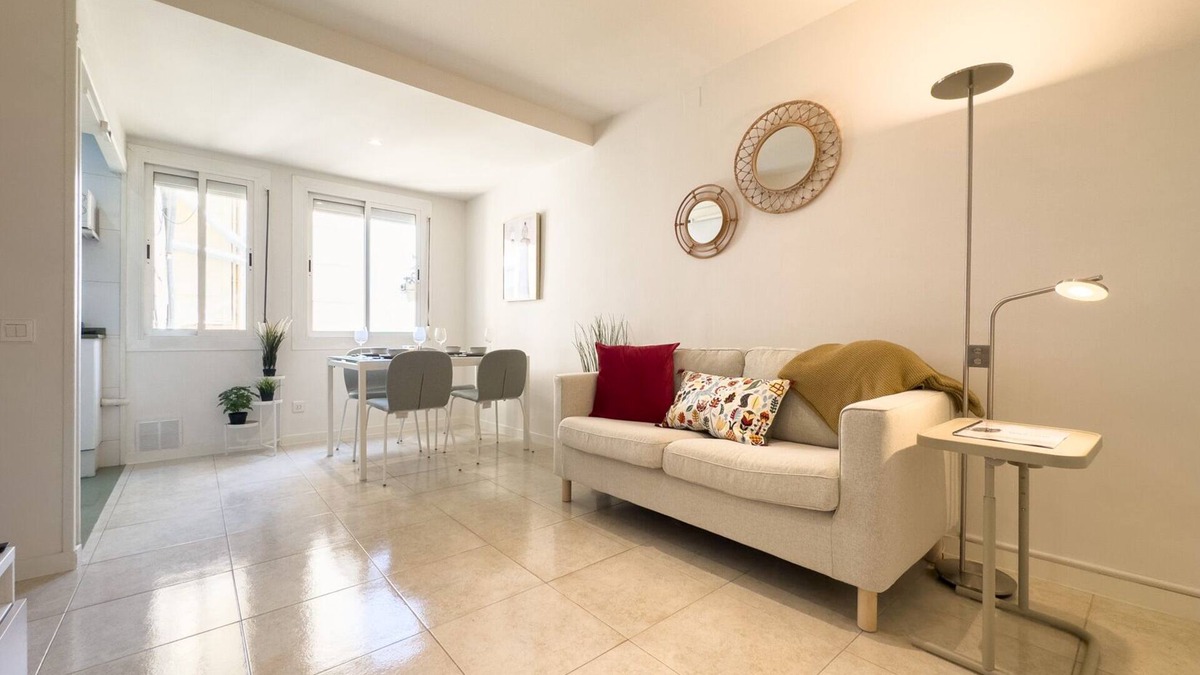 Poblenou House | 7 minutes to the beach! Newly renovated flat!