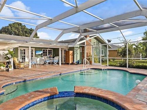 Caloosahatchee House | 7 Palms Pool House