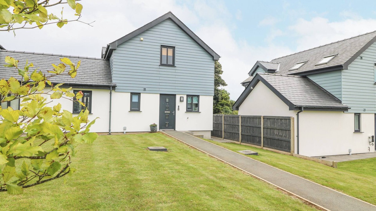 Brynteg Cottage | 7 PARC DELFRYN, pet friendly, luxury holiday cottage in Benllech